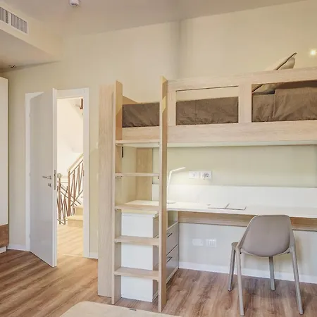 Student Hotel *