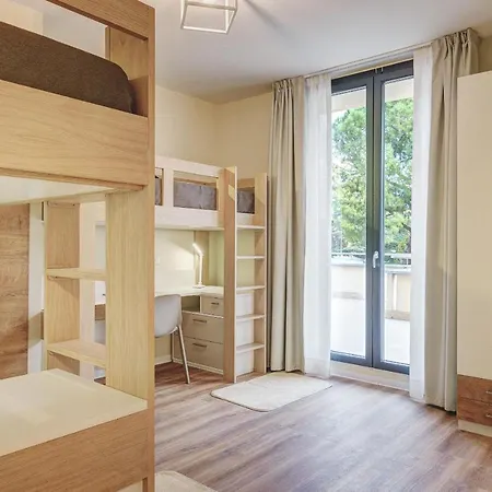 Student Hotel *